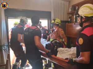 Evacuación de un enfermo en Alboraya